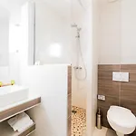Logis Restaurant Le Cours Hotel Saint-Gilles (Gard)