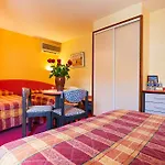 Hotel Logis Restaurant Le Cours 3*
