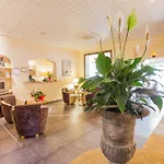 Hotel Logis Restaurant Le Cours 3*