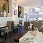 Hotel Logis Restaurant Le Cours Saint-Gilles (Gard)
