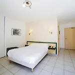 Hotel Logis Restaurant Le Cours 3*