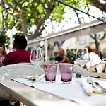Hotel Logis Restaurant Le Cours Saint-Gilles (Gard)