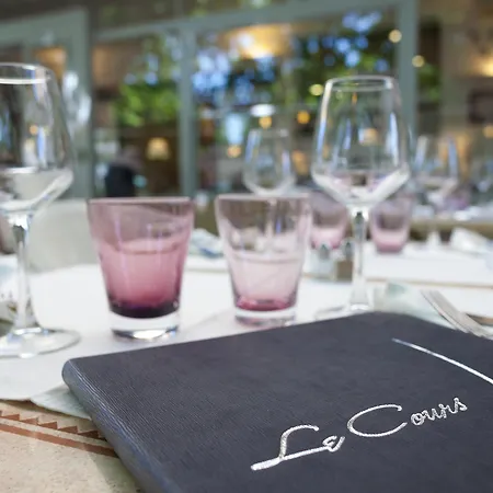 Hotel Logis Restaurant Le Cours 3*