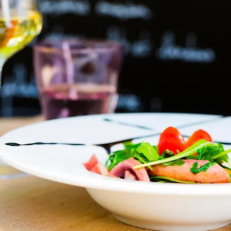 Logis Restaurant Le Cours 3*