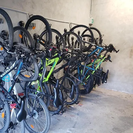 호텔 Logis Restaurant Le Cours 3*