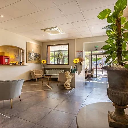 Ξενοδοχείο Logis Restaurant Le Cours Saint-Gilles (Gard)