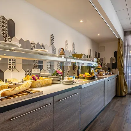 Logis Restaurant Le Cours 3* Saint-Gilles (Gard)
