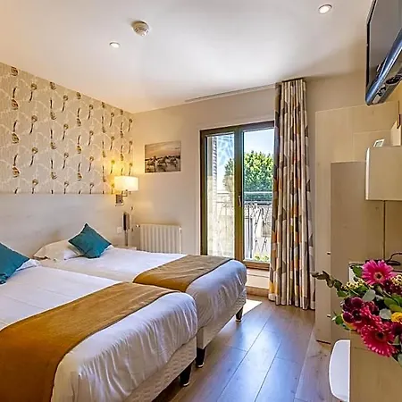 Hotel Logis Restaurant Le Cours 3*