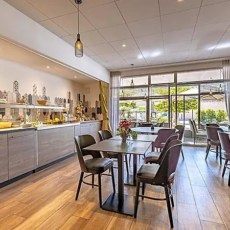 Logis Restaurant Le Cours 3* Saint-Gilles (Gard)