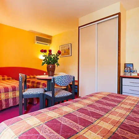 Ξενοδοχείο Logis Restaurant Le Cours 3*