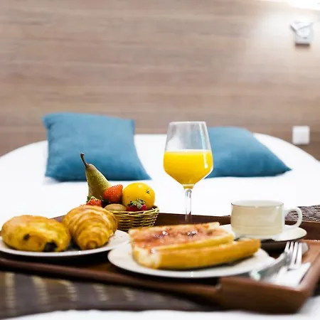 Logis Restaurant Le Cours Hotel 3*
