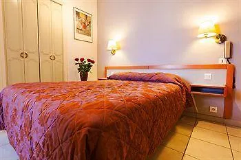 Hotel Logis Restaurant Le Cours Saint-Gilles (Gard)