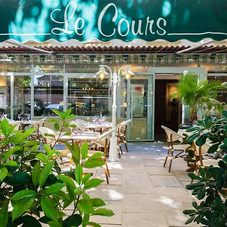 Hotel Logis Restaurant Le Cours Saint-Gilles (Gard)