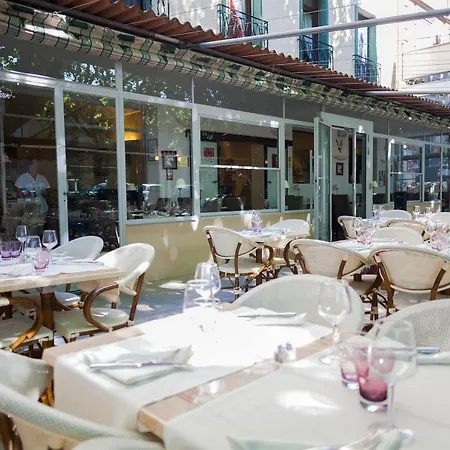 Hotel Logis Restaurant Le Cours Saint-Gilles (Gard)