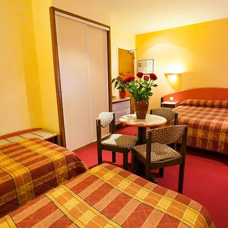 Logis Restaurant Le Cours Hotel
