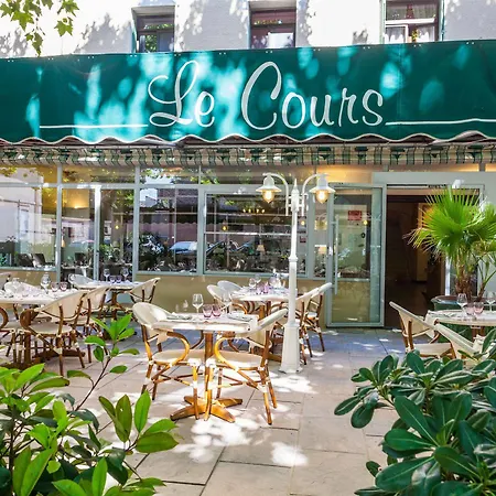 Logis Restaurant Le Cours Hotel Saint-Gilles (Gard)