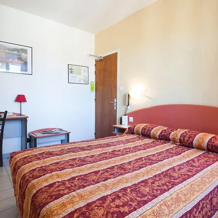 Logis Restaurant Le Cours Hotel Saint-Gilles (Gard)
