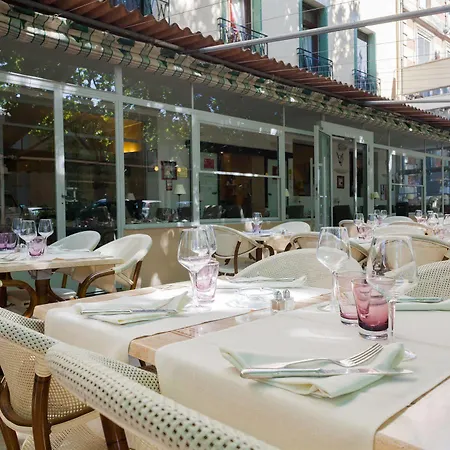 Hotel Logis Restaurant Le Cours Saint-Gilles (Gard)