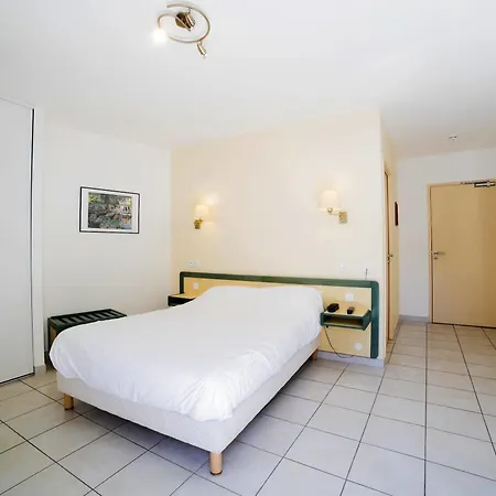 호텔 Logis Restaurant Le Cours 3*