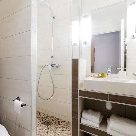 Logis Restaurant Le Cours Hotel Saint-Gilles (Gard)