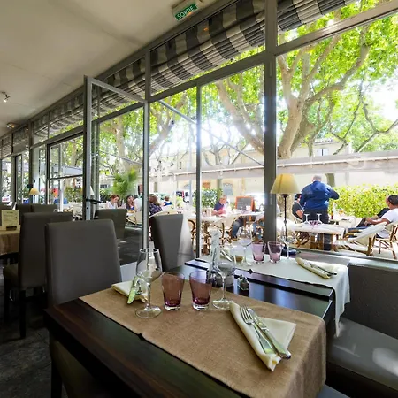 Hotel Logis Restaurant Le Cours 3*