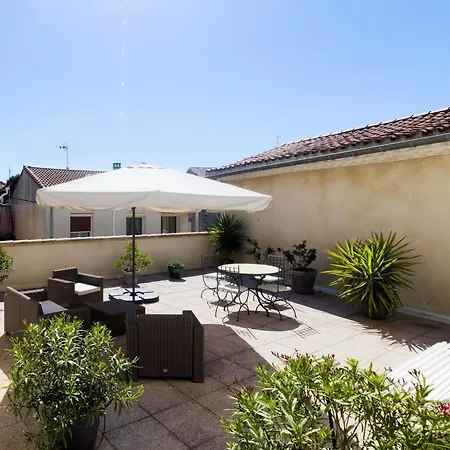 Logis Restaurant Le Cours Hotel Saint-Gilles (Gard)