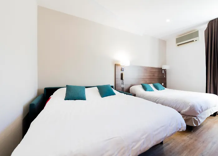 Logis Restaurant Le Cours Hotel Saint-Gilles (Gard)