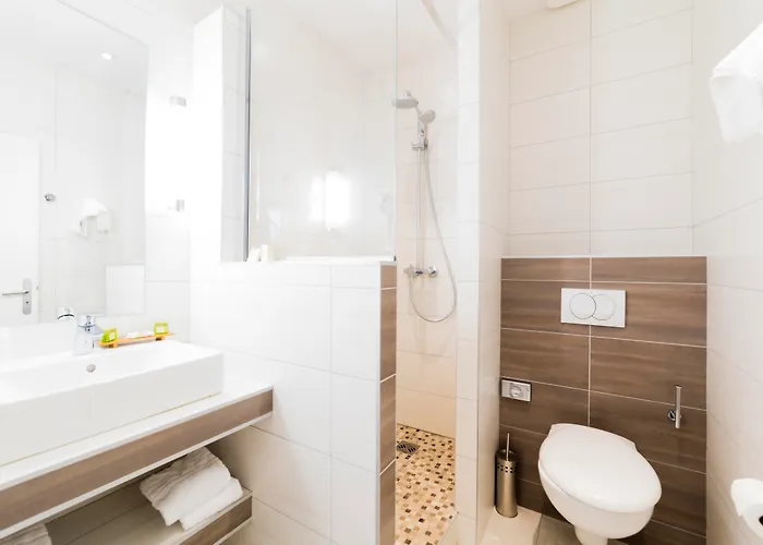 Logis Restaurant Le Cours Hotel Saint-Gilles (Gard)