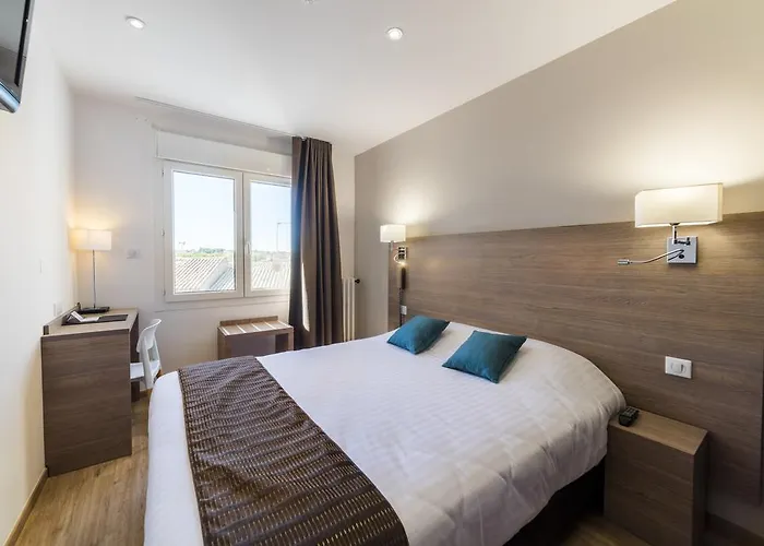 Logis Restaurant Le Cours Saint-Gilles (Gard)