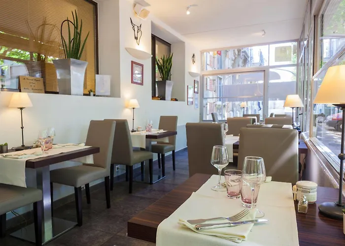 호텔 Logis Restaurant Le Cours 생 질