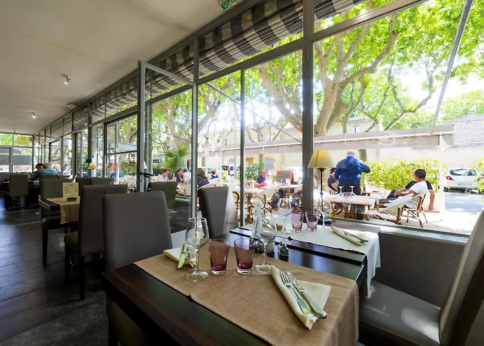 Hotel Logis Restaurant Le Cours 3*