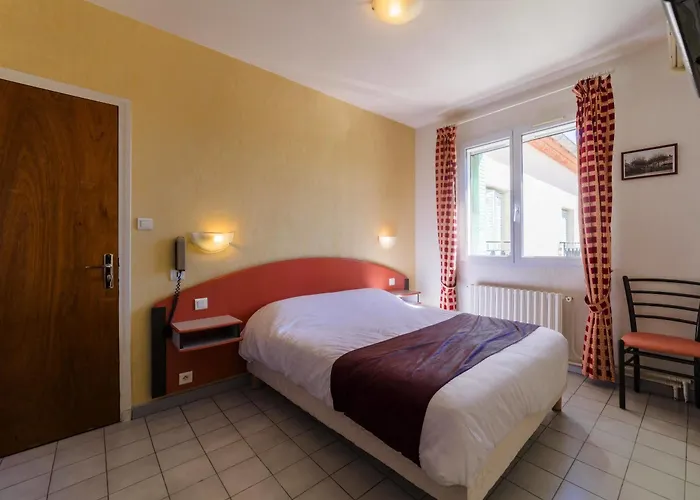 Hotel Logis Restaurant Le Cours